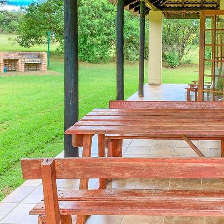 Wits End Mountain Resort Champagne Valley 外观 照片