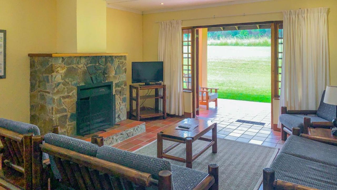 Wits End Mountain Resort Champagne Valley 外观 照片