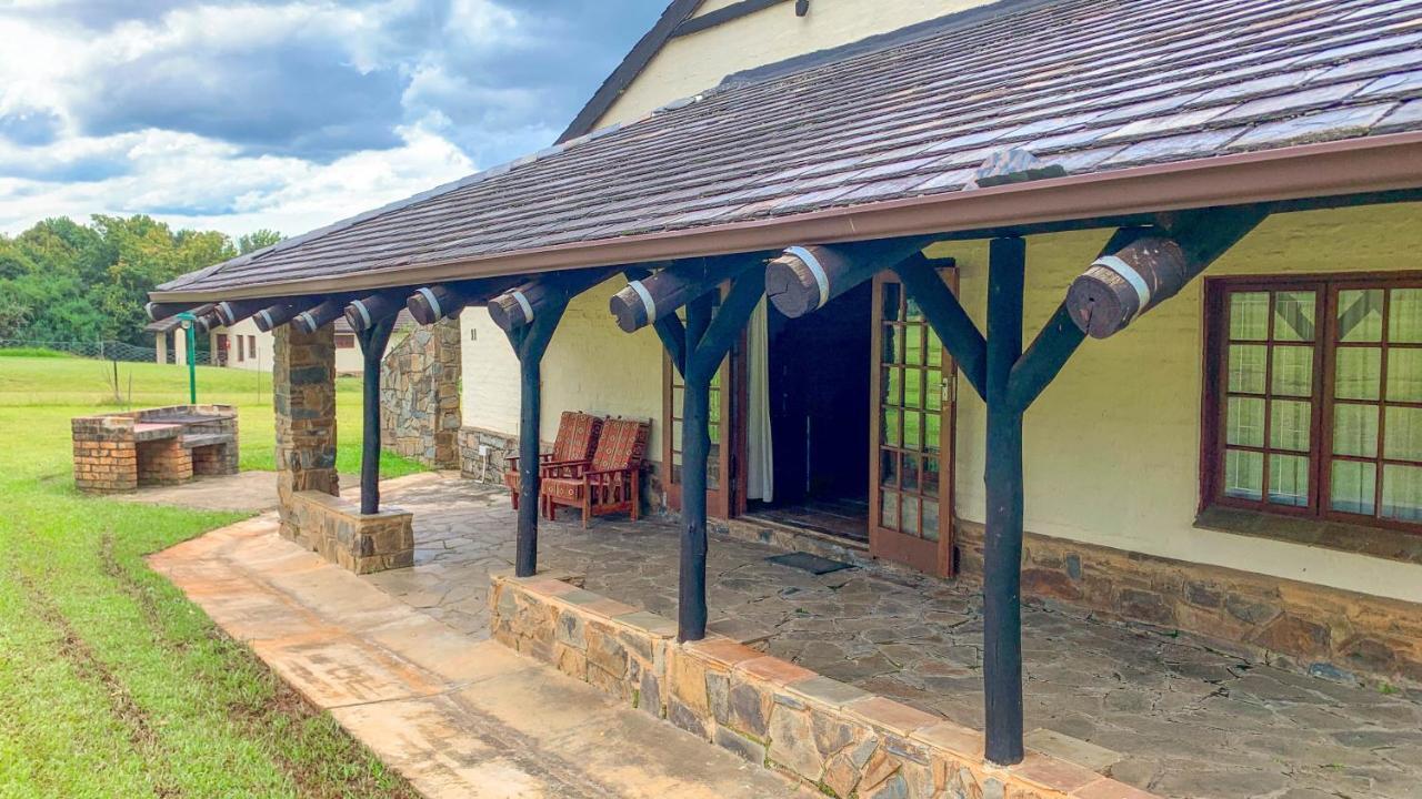 Wits End Mountain Resort Champagne Valley 外观 照片
