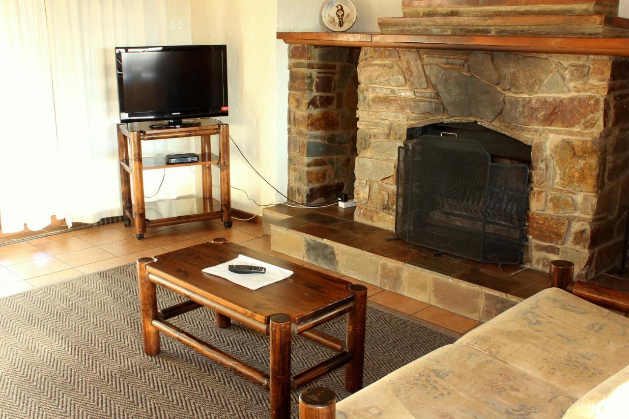 Wits End Mountain Resort Champagne Valley 外观 照片