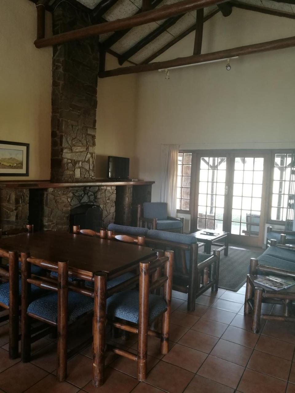 Wits End Mountain Resort Champagne Valley 外观 照片