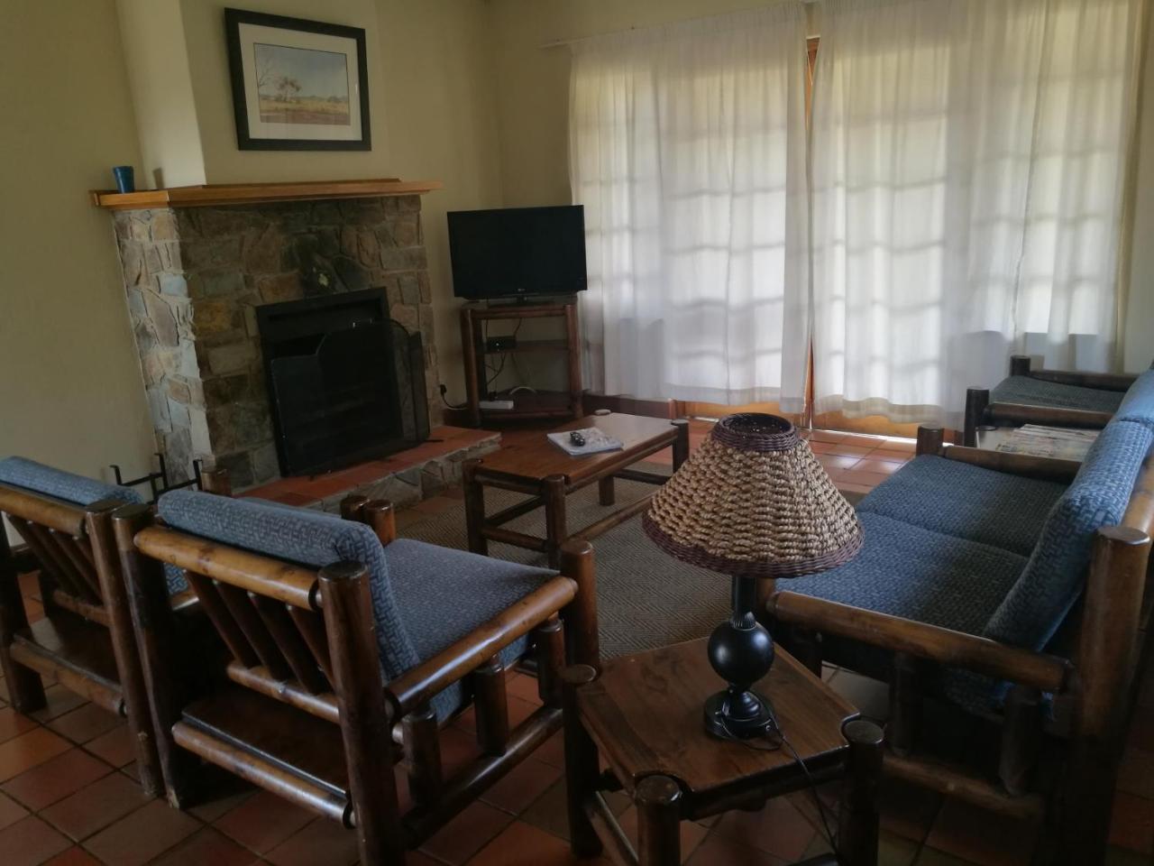 Wits End Mountain Resort Champagne Valley 外观 照片