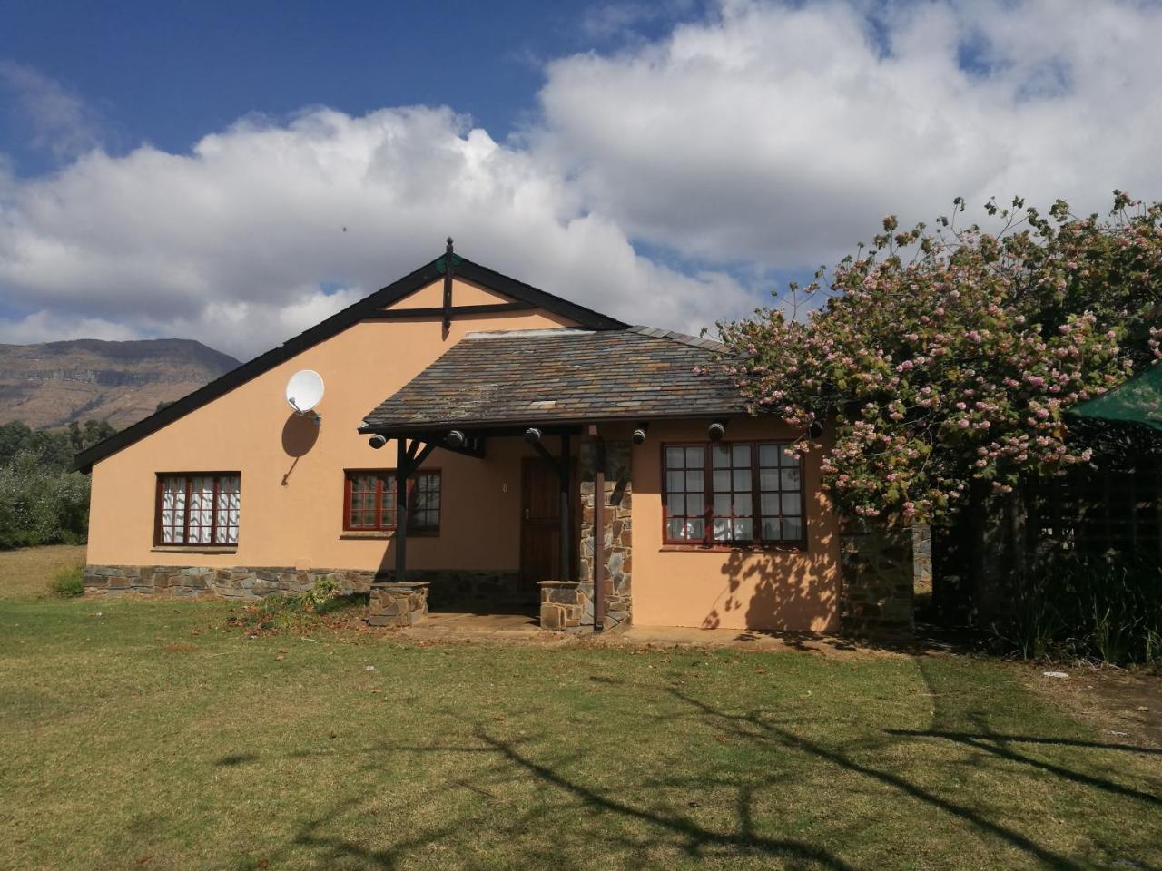 Wits End Mountain Resort Champagne Valley 外观 照片