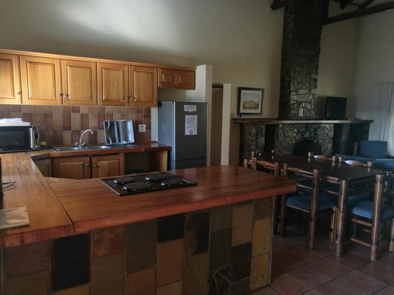Wits End Mountain Resort Champagne Valley 外观 照片