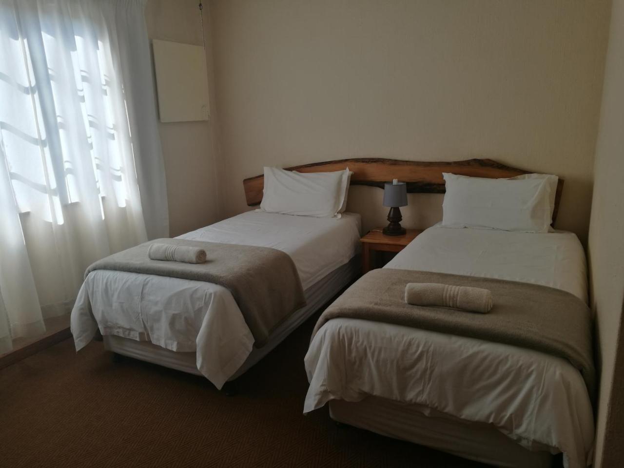 Wits End Mountain Resort Champagne Valley 外观 照片