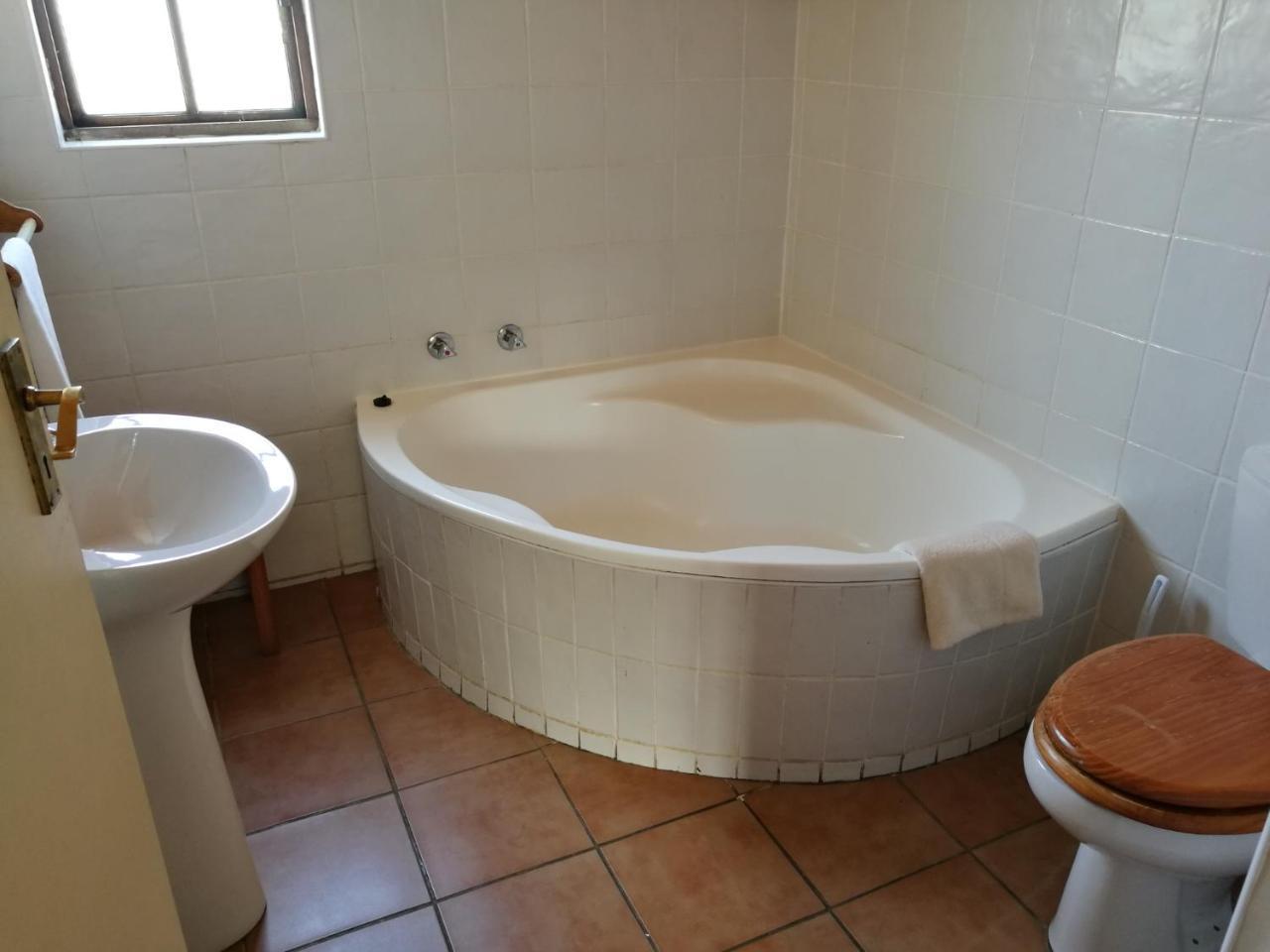 Wits End Mountain Resort Champagne Valley 外观 照片